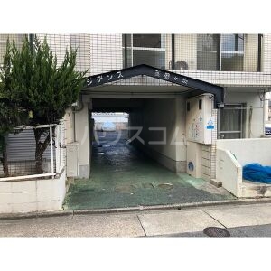 17/27 エントランス