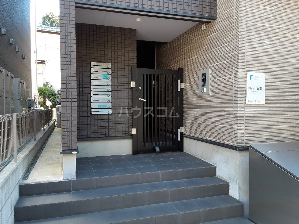 21/25 エントランス