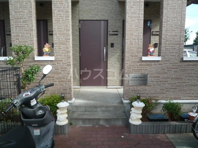 23/30 エントランス