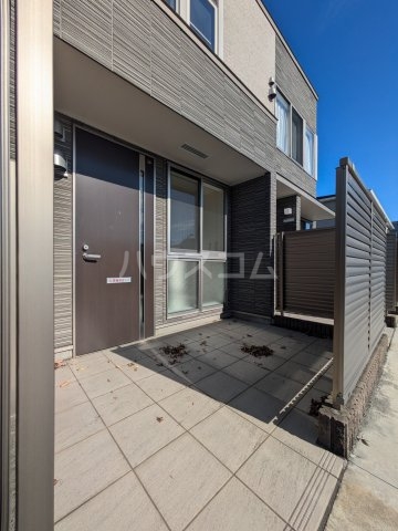 24/26 エントランス