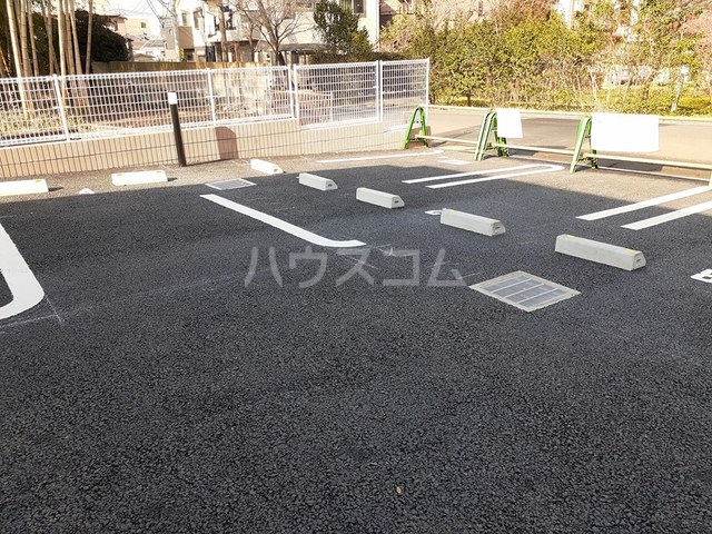 2/5 駐車場