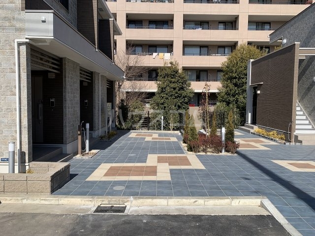 26/30 エントランス