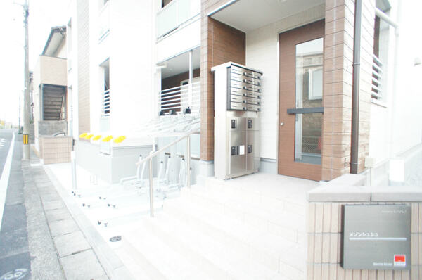 20/28 エントランス