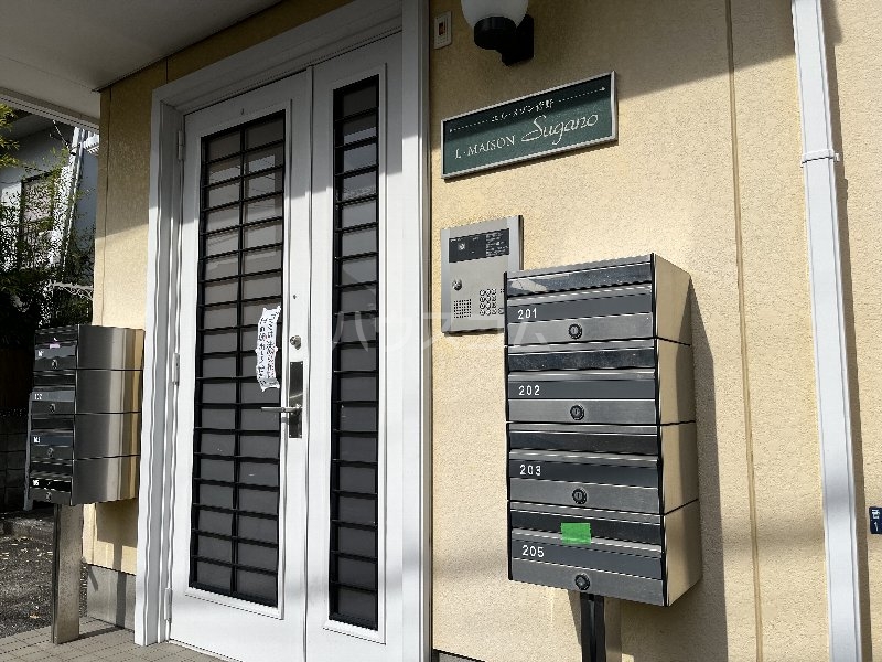 23/30 エントランス