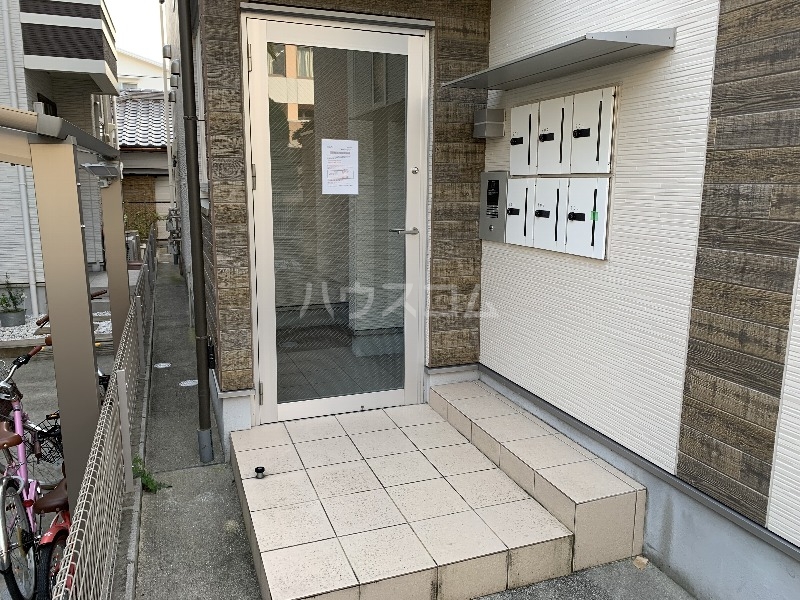 24/30 エントランス