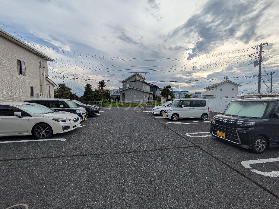 23/30 駐車場