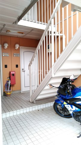 25/30 エントランス