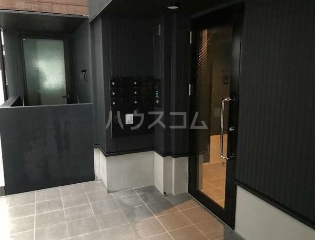 18/26 エントランス