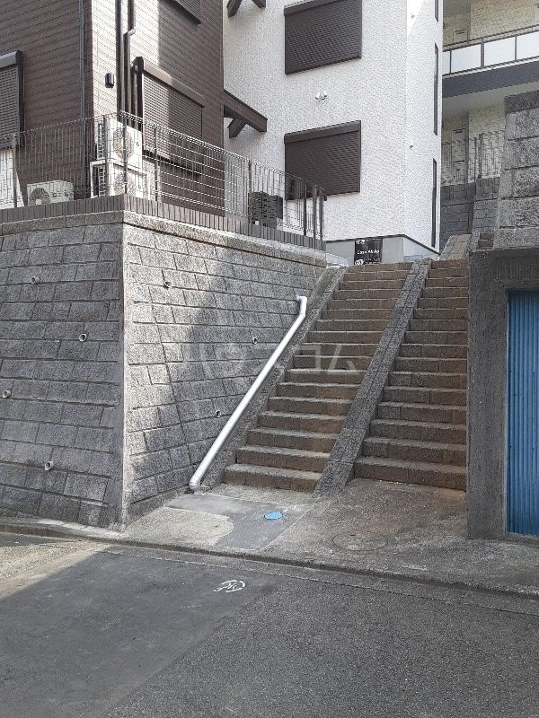 21/30 エントランス