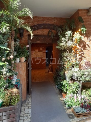 28/30 エントランス