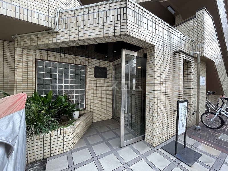 20/30 エントランス