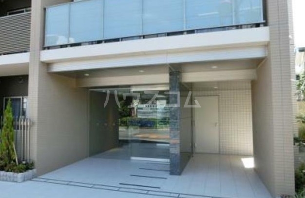 21/30 エントランス