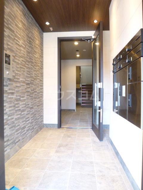 23/30 エントランス