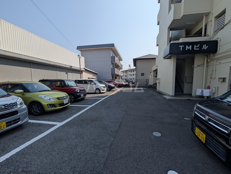 28/30 駐車場