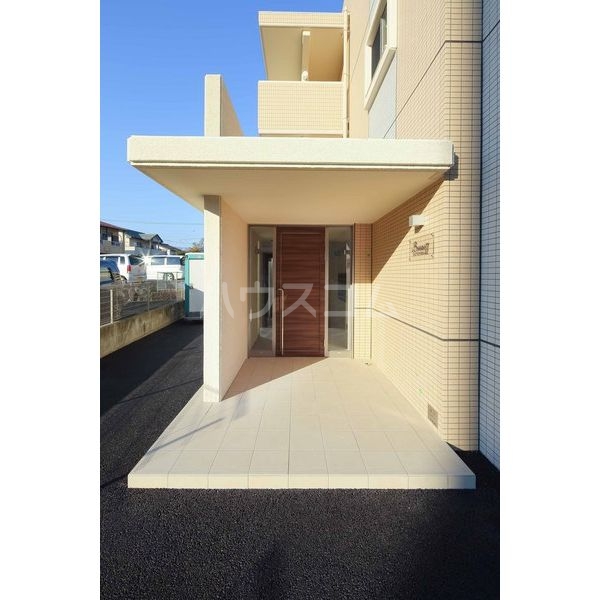 2/2 エントランス