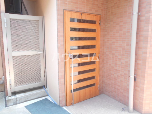 21/30 エントランス