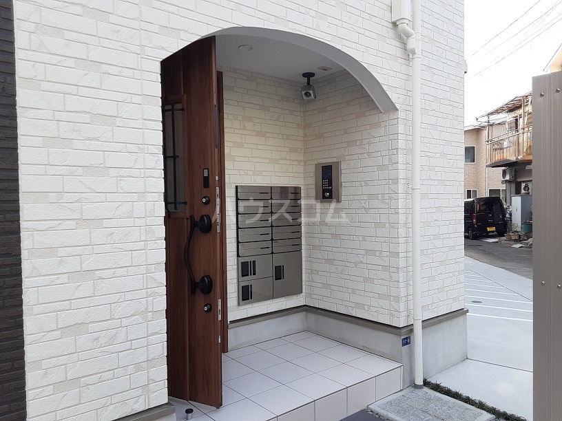 16/17 エントランス