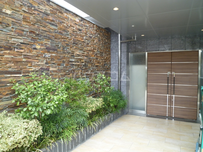 24/28 エントランス