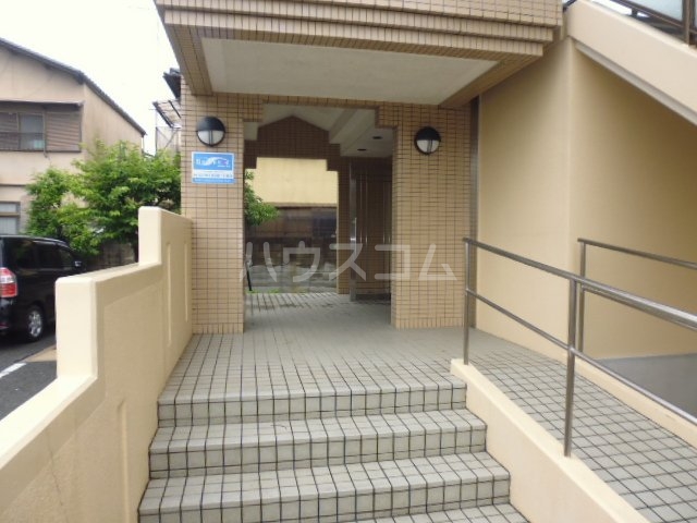 27/30 エントランス