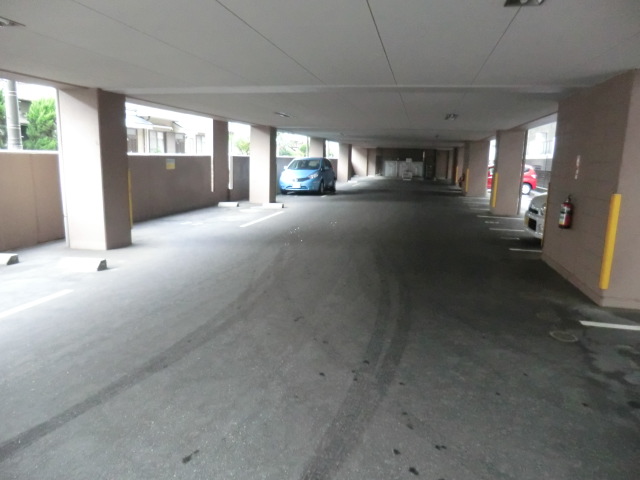16/18 駐車場