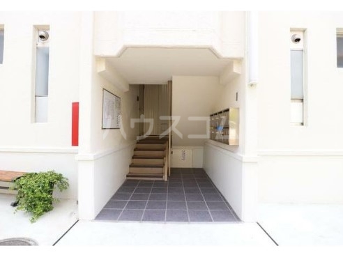 27/30 エントランス