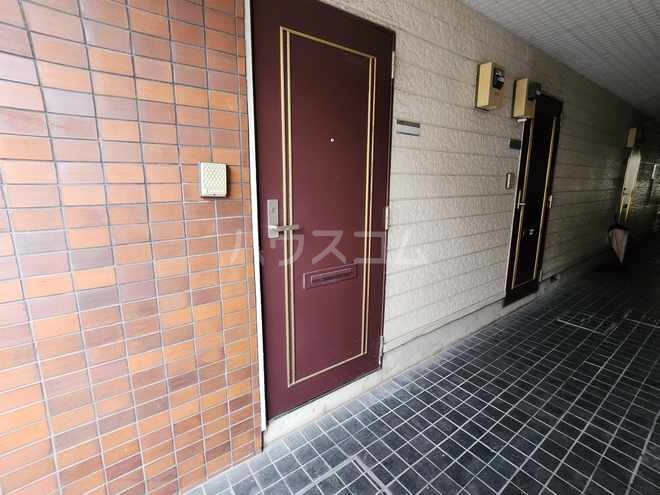 18/27 エントランス