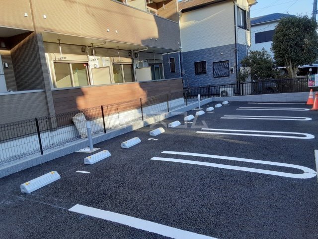 18/28 駐車場