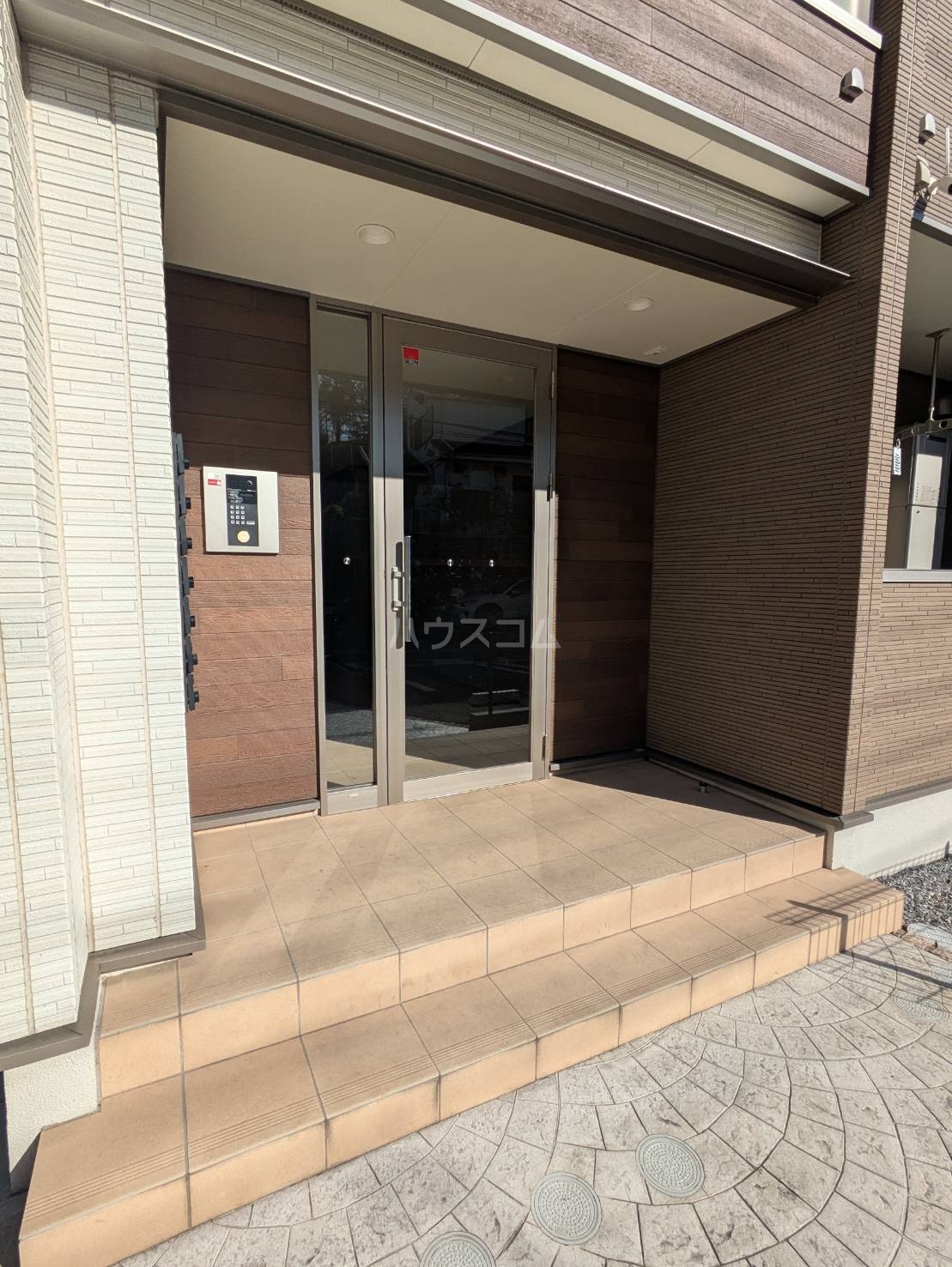 26/30 エントランス