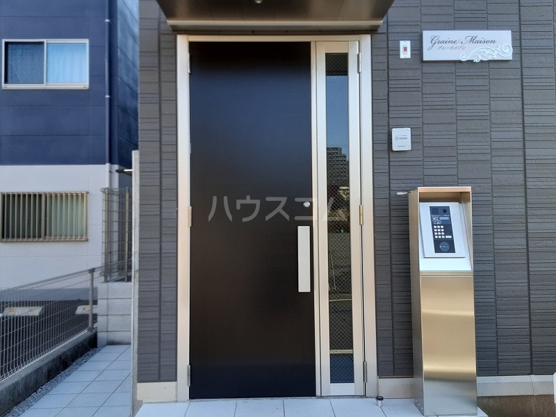 25/30 エントランス