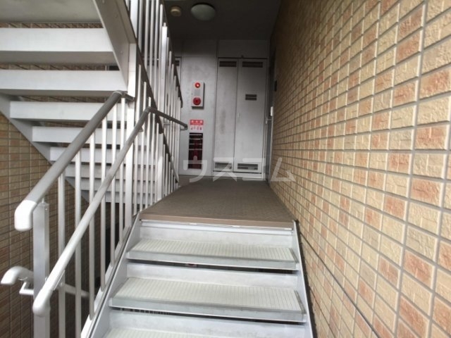 16/22 エントランス