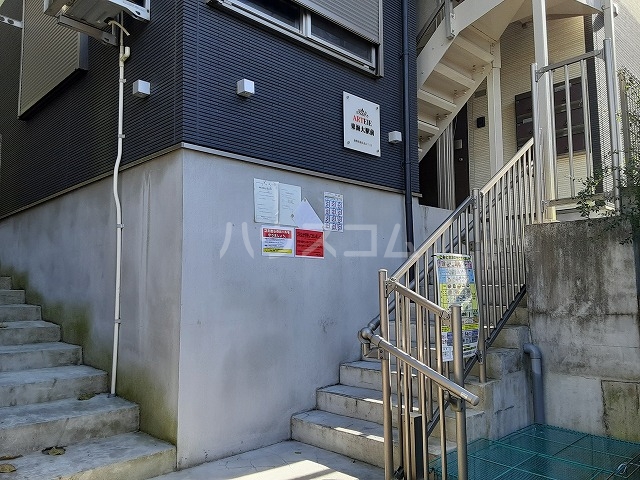 25/30 エントランス