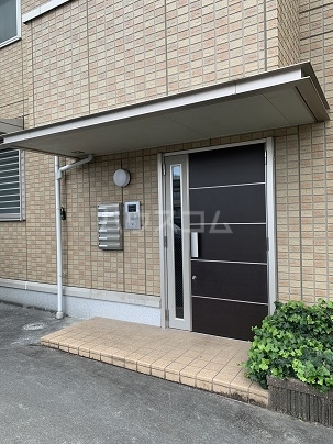 21/30 エントランス