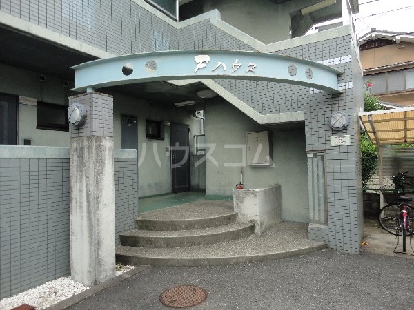 28/30 エントランス