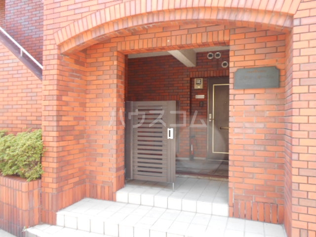 18/27 エントランス