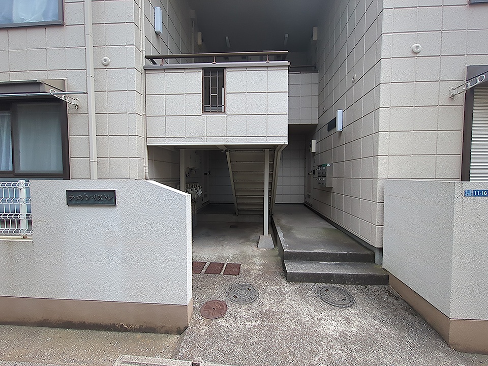 2/3 エントランス