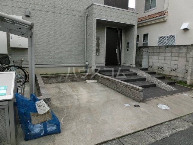 21/26 エントランス