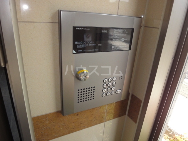 23/28 エントランス