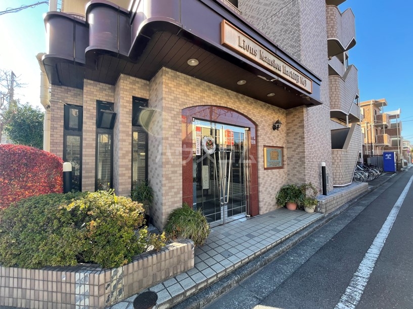 21/30 エントランス