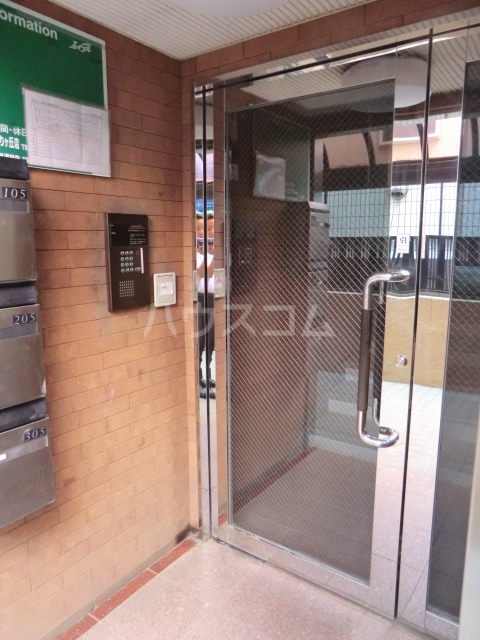 21/30 エントランス