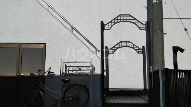 28/30 エントランス