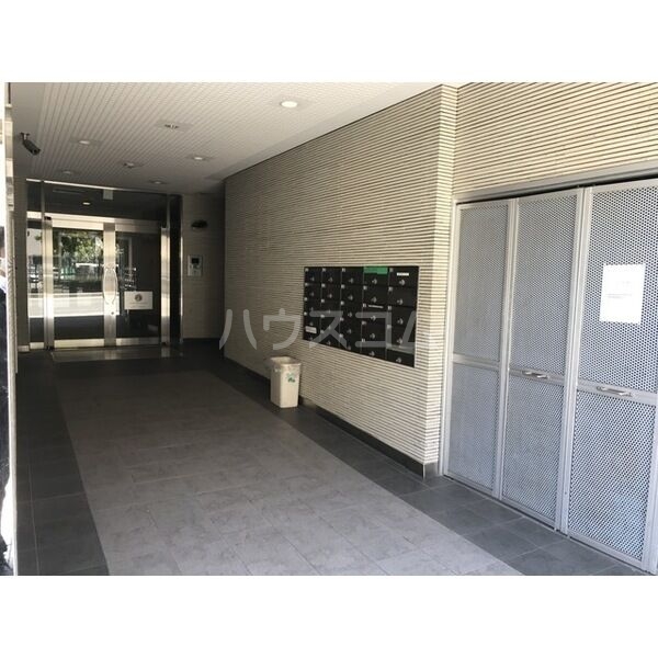 13/19 エントランス