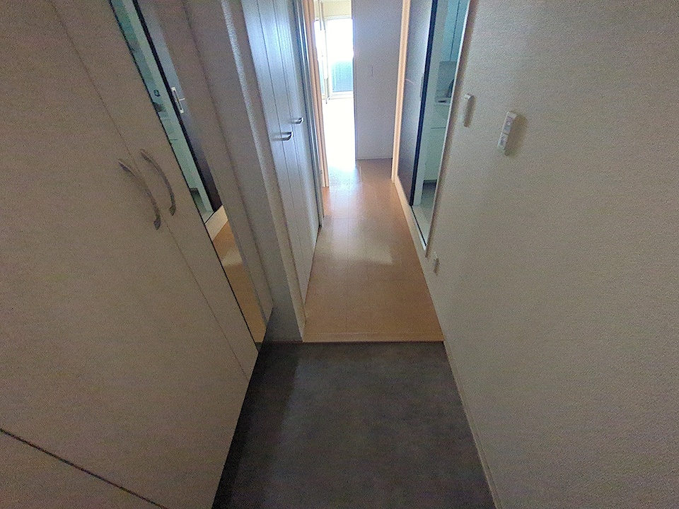 16/30 玄関