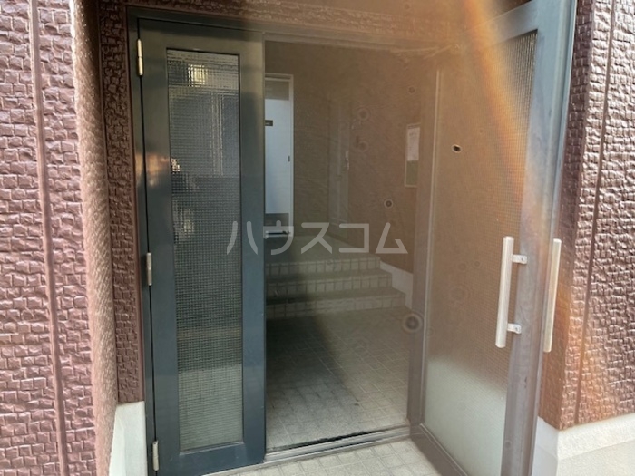 2/2 エントランス