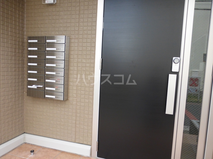 27/30 エントランス