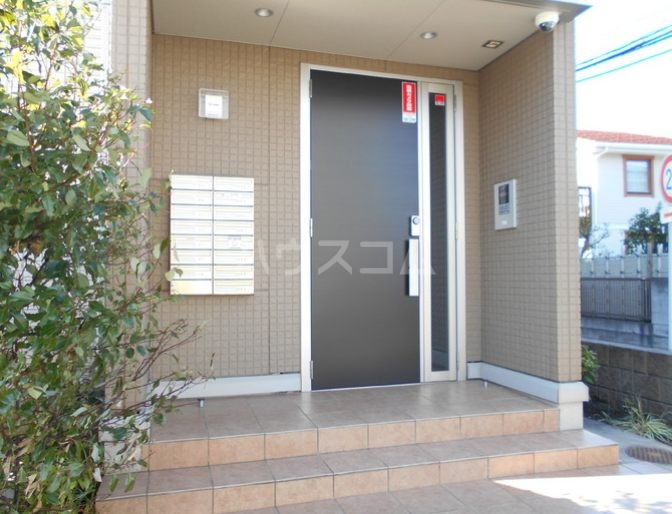 28/30 エントランス