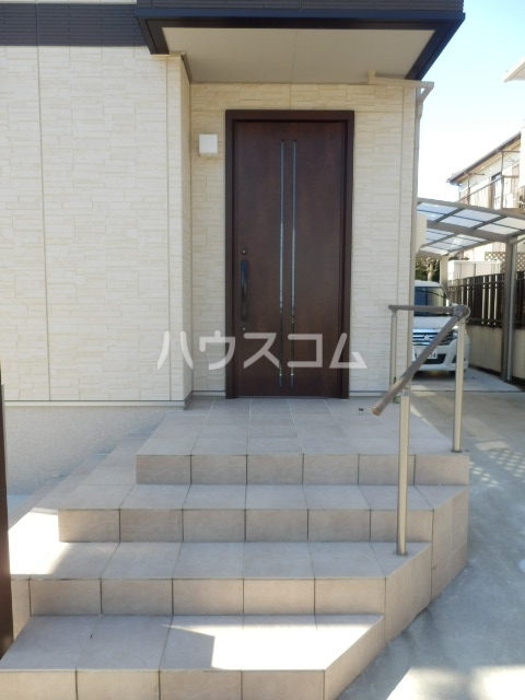 16/30 玄関