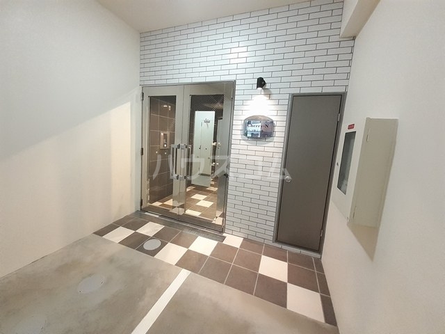 15/21 エントランス