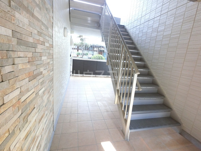 16/27 エントランス