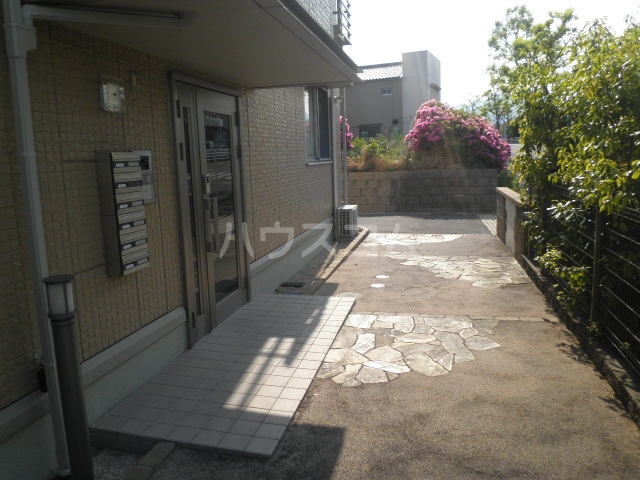 21/29 エントランス