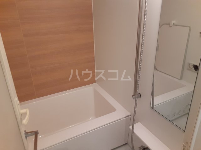 13/30 浴室